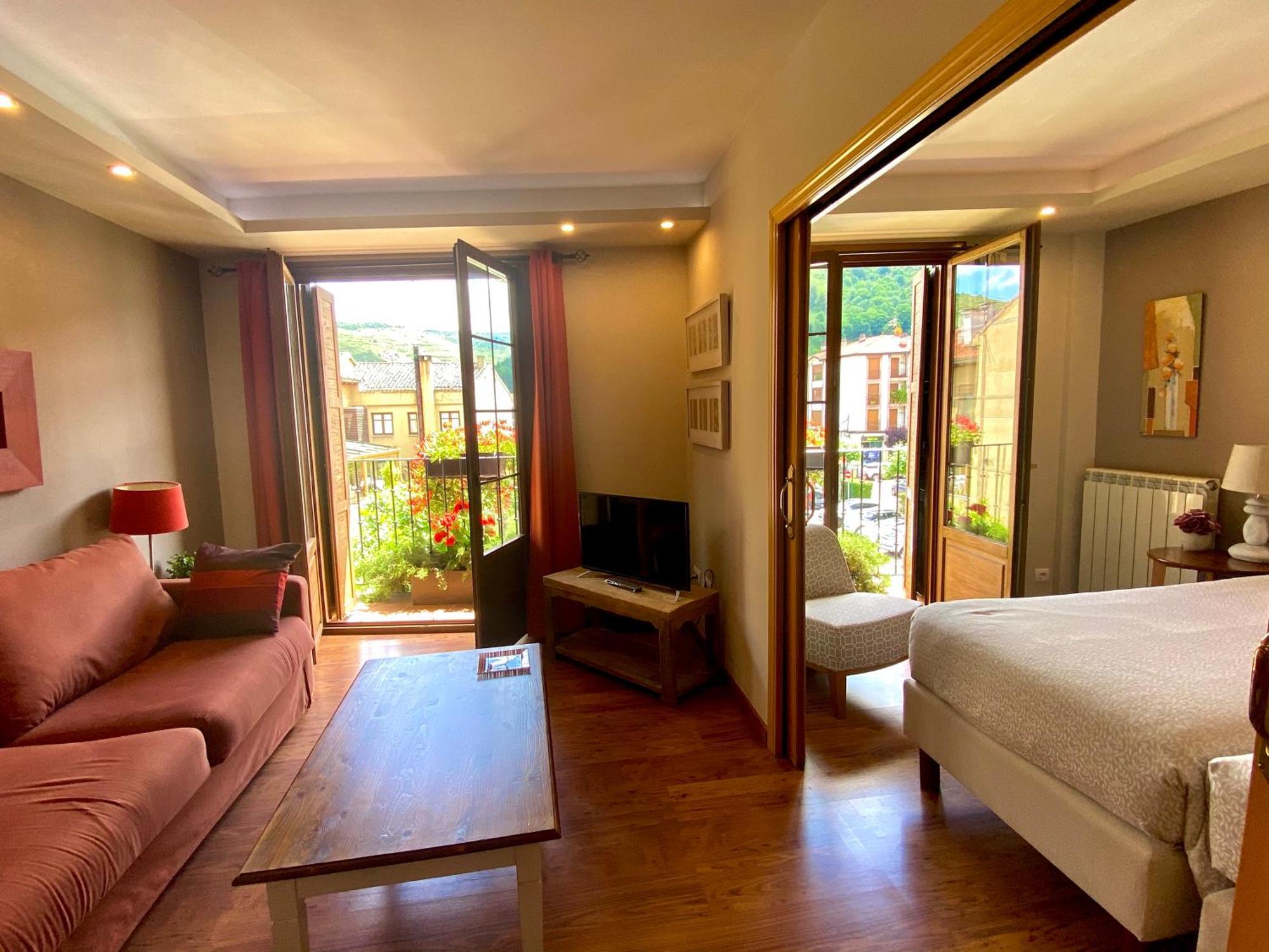 Apartamentos Turisticos Ezcaray Luaran gambar
