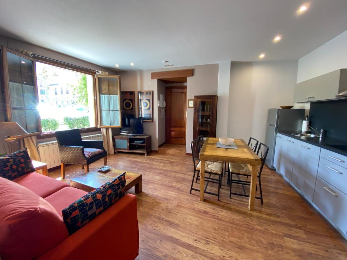 Apartamentos Turisticos Ezcaray Luaran gambar